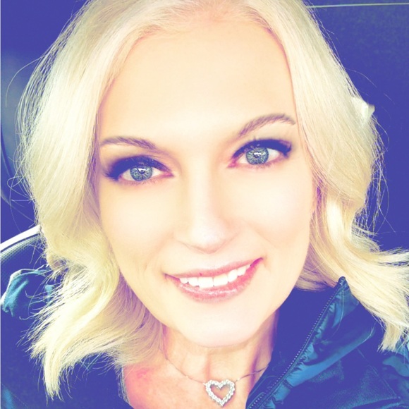 Meet your Posher, Angela - Picture 2 of 2